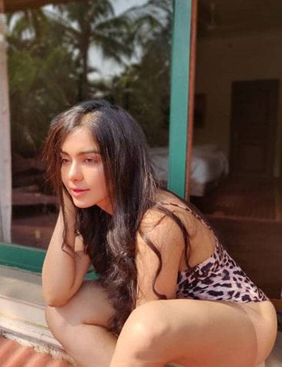 अदा शर्मा का बोल्ड लुक, तस्वीरों में देखें एक्ट्रेस का ग्लैमरस सिरदर्द