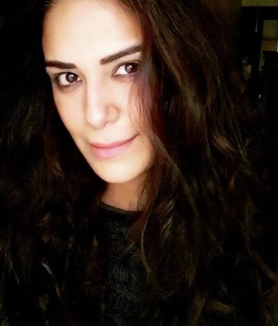 जस्सी बनकर मोना सिंह को मिली शोहरत, इन स्टार्स संग चर्चा में रहा अफेयर