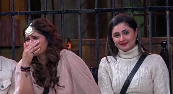 देवोलीना के जाने से दुखी रश्मि, सलमान ने ली चुटकी