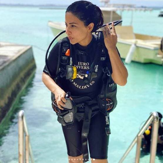 बॉयफ्रेंड के साथ स्कूबा डाइविंग करते नजर आईं हिना खान, देखें लेटेस्ट तस्वीरें