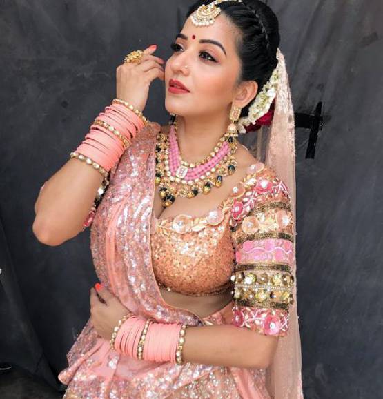 बाथटब में TV की 'डायन' मोनालिसा का बोल्ड अंदाज, PHOTOS