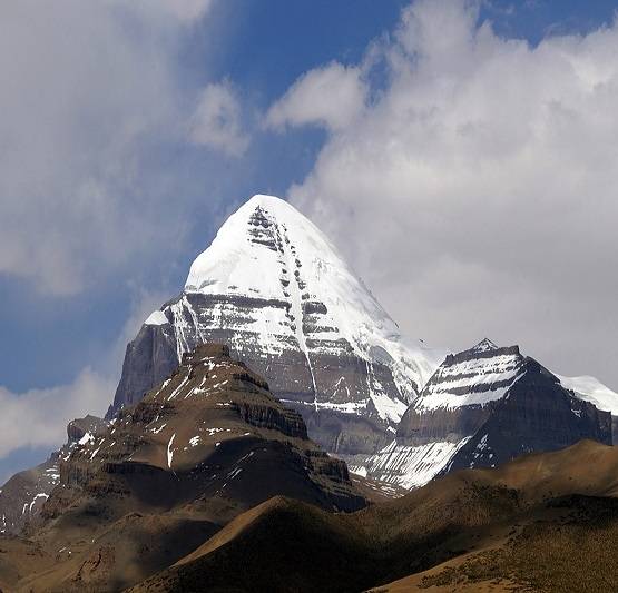 एवरेस्ट से कम ऊंचाई, फिर भी आज तक कोई क्यों न चढ़ सका कैलाश पर्वत?