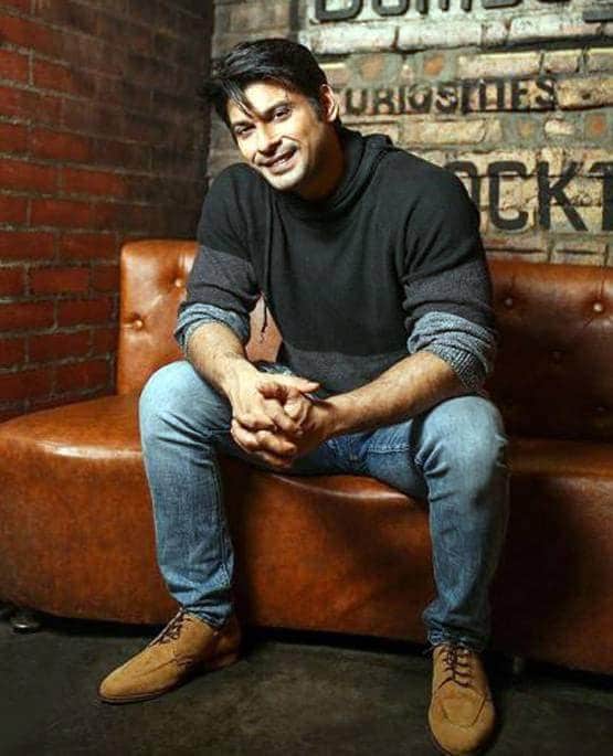 पारस ने किया माहिरा को Kiss, गर्लफ्रेंड बोलीं- मेरा साथ 3 साल से...