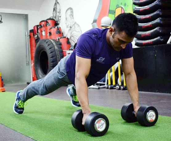 15 साल बेमिसाल, धोनी की सीक्रेट डाइट, जिससे बने मैदान के बाहुबली