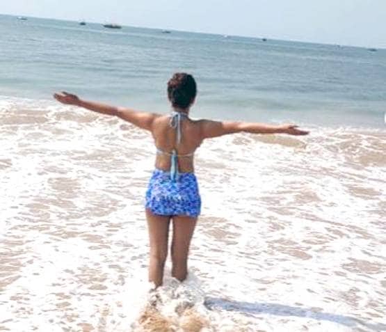 नायरा की 'चाची सास' का बिकिनी में बोल्ड अवतार, वेकेशन की फोटोज वायरल