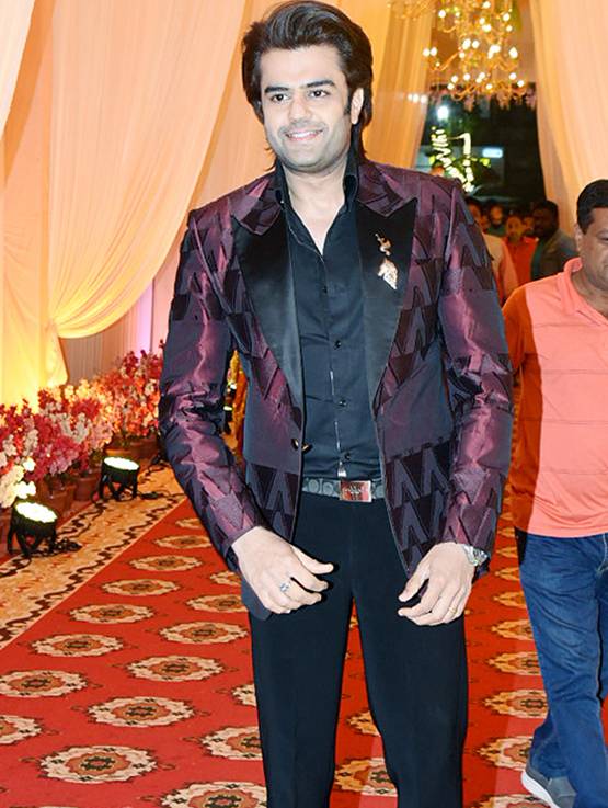 मेकअप आर्टिस्ट के बेटे की शादी में पहुंचे सलमान खान, फोटो वायरल