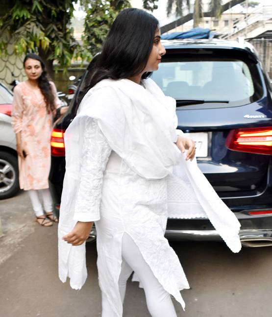 मेकअप आर्टिस्ट की प्रेयर मीट में पहुंचीं ऐश्वर्या राय-विद्या बालन, Photos