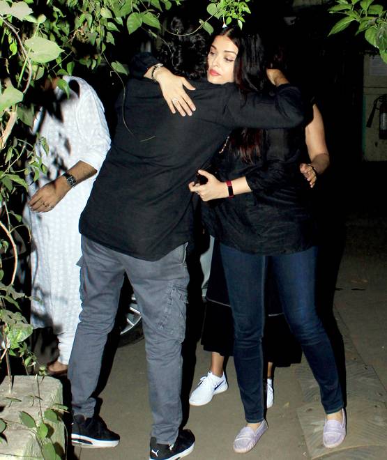 मेकअप आर्टिस्ट की प्रेयर मीट में पहुंचीं ऐश्वर्या राय-विद्या बालन, Photos