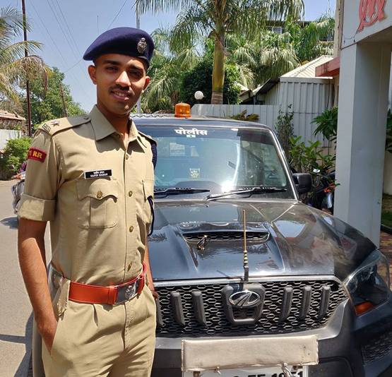 मां ने बनाई रोटियां, पिता ने लगाया ठेला, बेटा इस तरह बना IPS अफसर