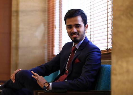 मां ने बनाई रोटियां, पिता ने लगाया ठेला, बेटा इस तरह बना IPS अफसर