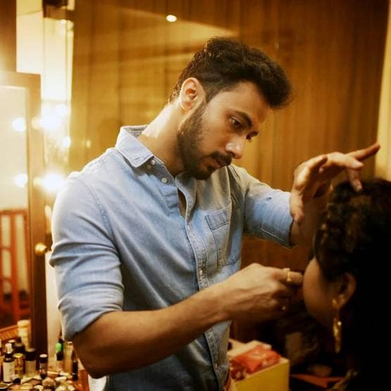 मोटी फीस लेते हैं ऐश्वर्या-करीना का मेकअप करने वाले आर्टिस्ट्स, जानें कमाई