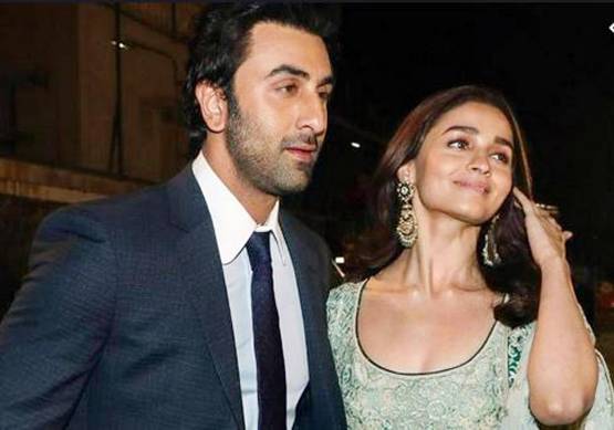 न्यू ईयर वेकेशन पर निकले आलिया-रणबीर, मुंबई एयरपोर्ट पर हुए स्पॉट