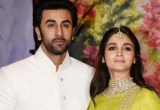 न्यू ईयर वेकेशन पर निकले आलिया-रणबीर, मुंबई एयरपोर्ट पर हुए स्पॉट