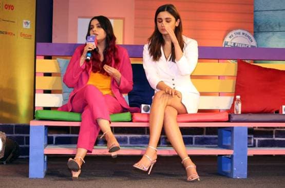 बहन के डिप्रेशन से संघर्ष की कहानी बताते हुए रो पड़ीं आलिया भट्ट, PHOTOS