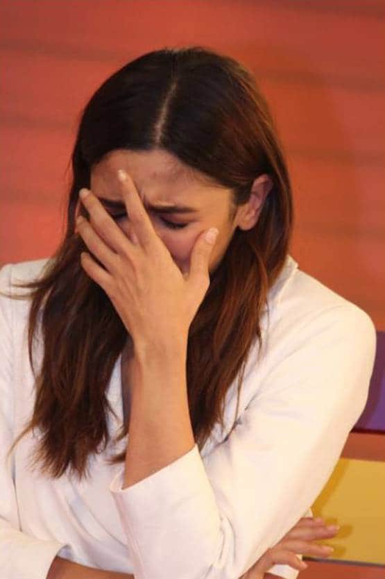 बहन के डिप्रेशन से संघर्ष की कहानी बताते हुए रो पड़ीं आलिया भट्ट, PHOTOS