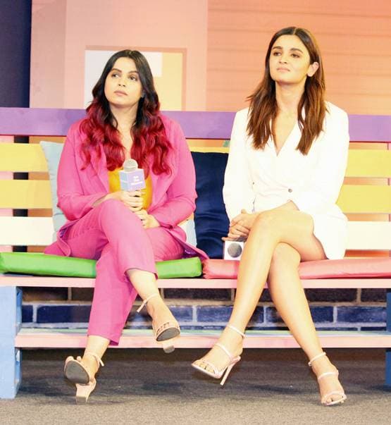 बहन के डिप्रेशन से संघर्ष की कहानी बताते हुए रो पड़ीं आलिया भट्ट, PHOTOS