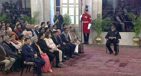 अमिताभ बच्चन को मिला फाल्के पुरस्कार, इस अंदाज में पहुंचे राष्ट्रपति भवन