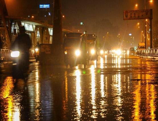 दिल्ली में ओले-पहाड़ों पर बर्फबारी, औली में ऐसा दिखा नजारा