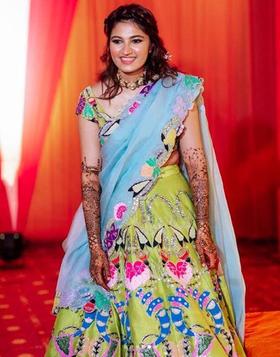 तलाक के 1 साल बाद दूसरी शादी कर रहीं सानिया की बहन, देखें मेहंदी की तस्वीरें