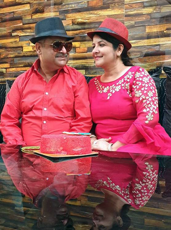 कानपुर के अन्नू अवस्थी, 10वीं में 8 बार फेल, हंसाकर की लाखों में कमाई