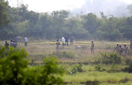 खुला मैदान, 30 फीट के दायरे में चार लाशें, देखें एनकाउंटर की तस्वीरें