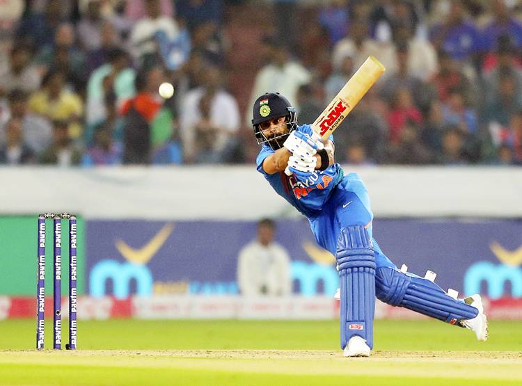 किंग कोहली ने मारी बाजी, टी-20 के 'बादशाह' रोहित को पीछे छोड़ा