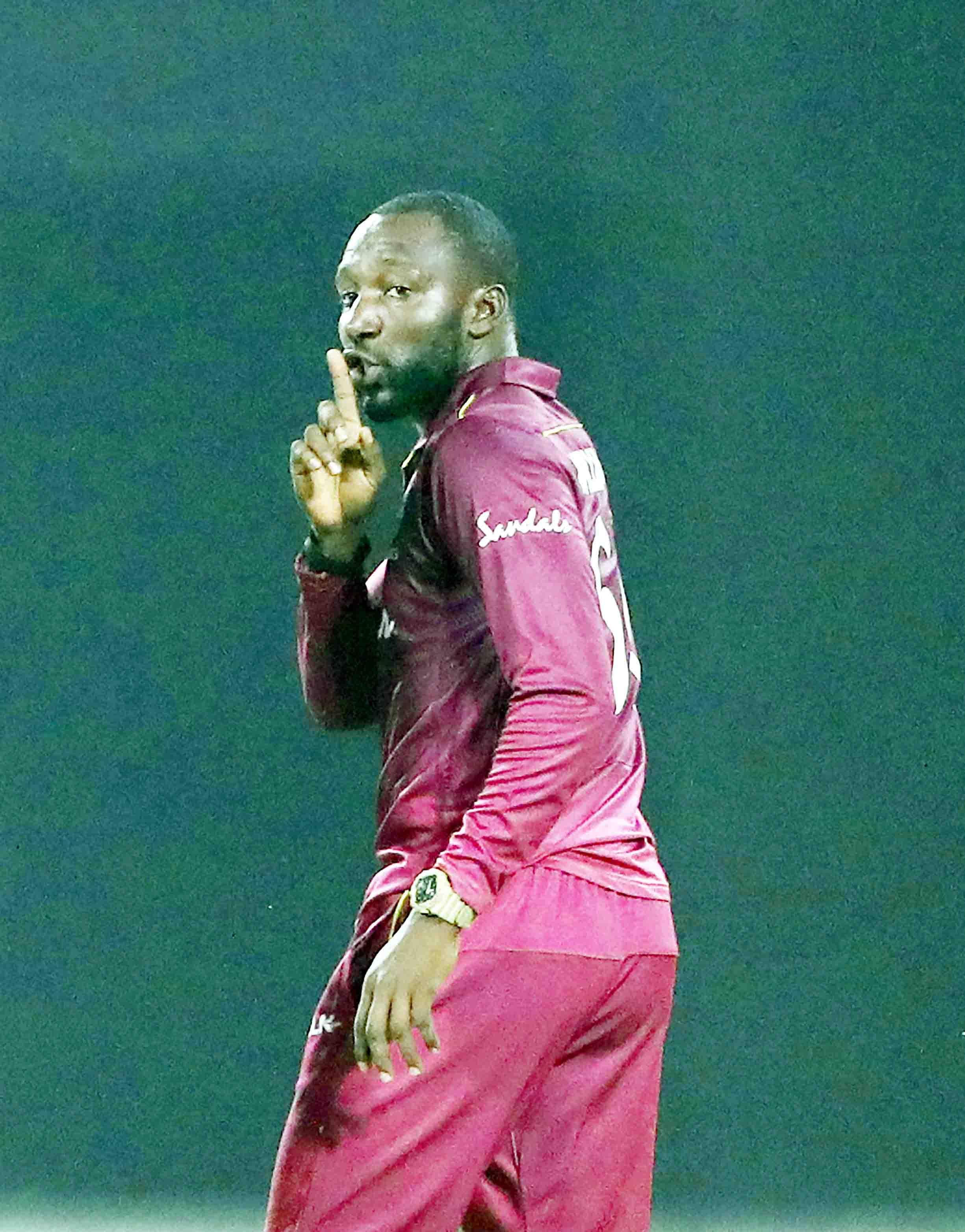 कैच पर कैच टपका रहे हैं ये खिलाड़ी, बीच मैदान पर कोहली ने खोया आपा