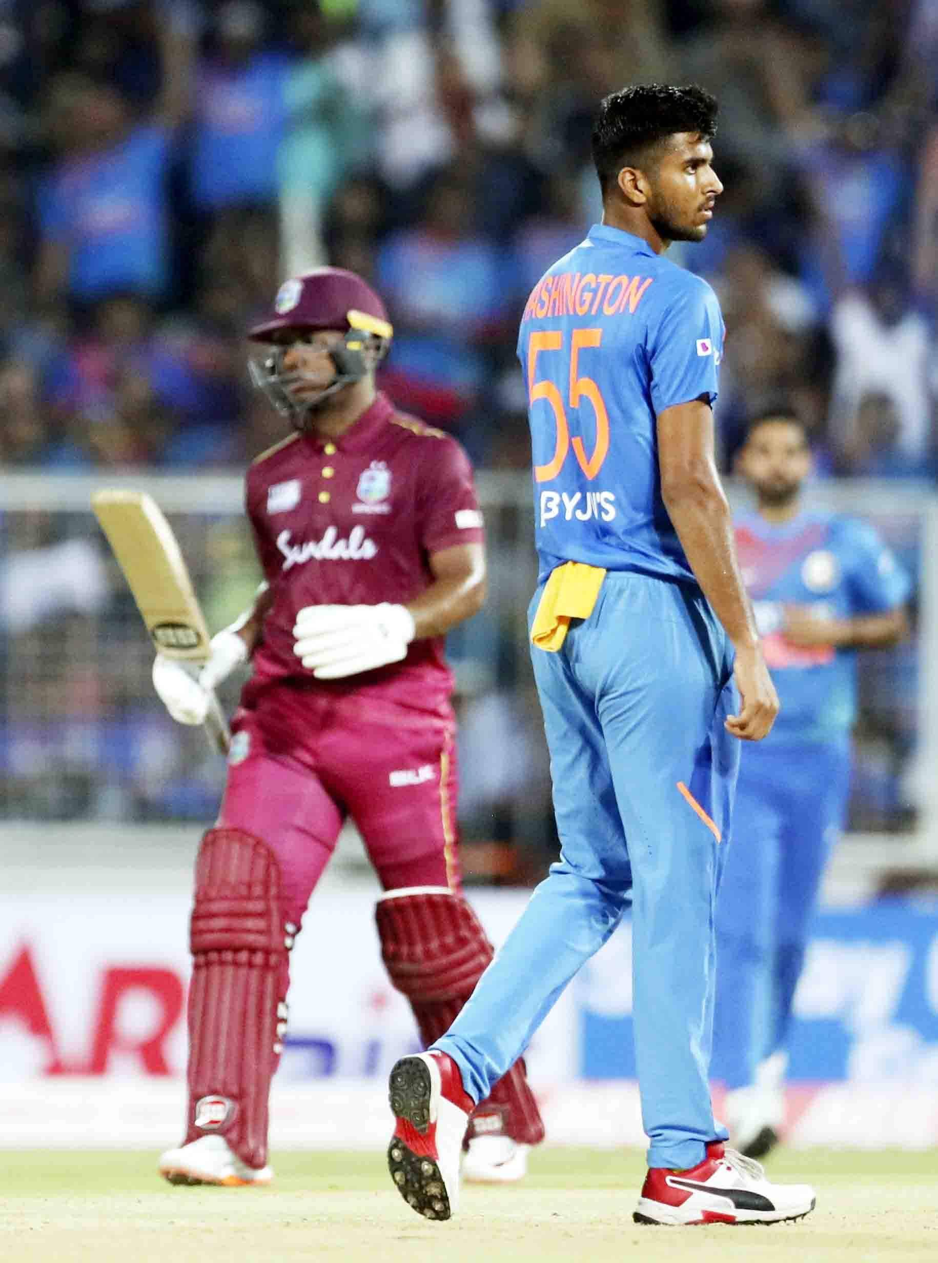 कैच पर कैच टपका रहे हैं ये खिलाड़ी, बीच मैदान पर कोहली ने खोया आपा