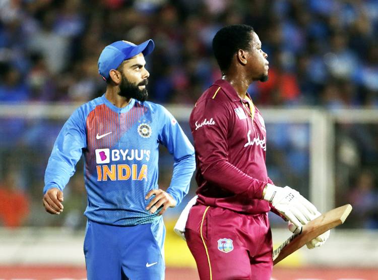 कैच पर कैच टपका रहे हैं ये खिलाड़ी, बीच मैदान पर कोहली ने खोया आपा