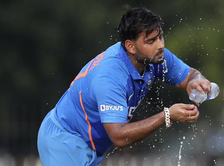 VIDEO: धोनी के घर में चमके ऋषभ, फैंस ने लगाए 'पंत-पंत' के नारे