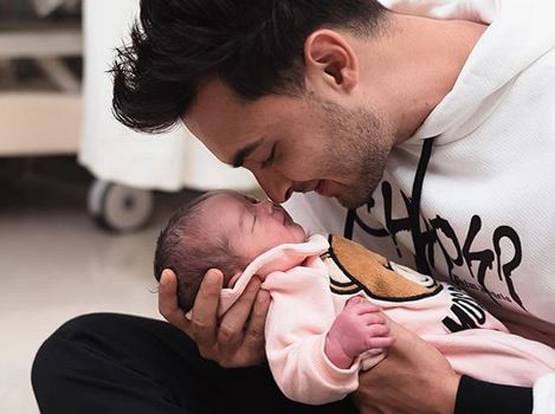 कैसी दिखती है सलमान खान की न्यूबॉर्न भांजी आयत, देखें लेटेस्ट तस्वीरें