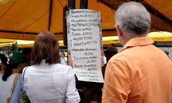 इस देश में 5 टमाटर की कीमत 5 लाख बोलिवर, क्या खाते होंगे यहां के लोग?