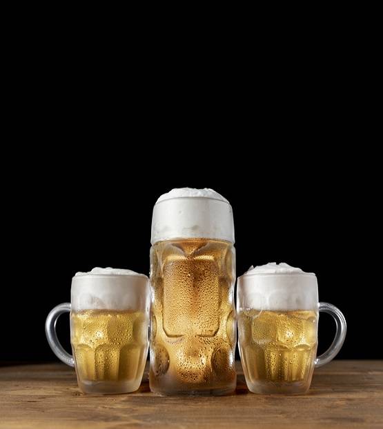 बियर बढ़ाती है उम्र-दूध से बीमारियां, PETA के दावे पर लोग हुए हैरान