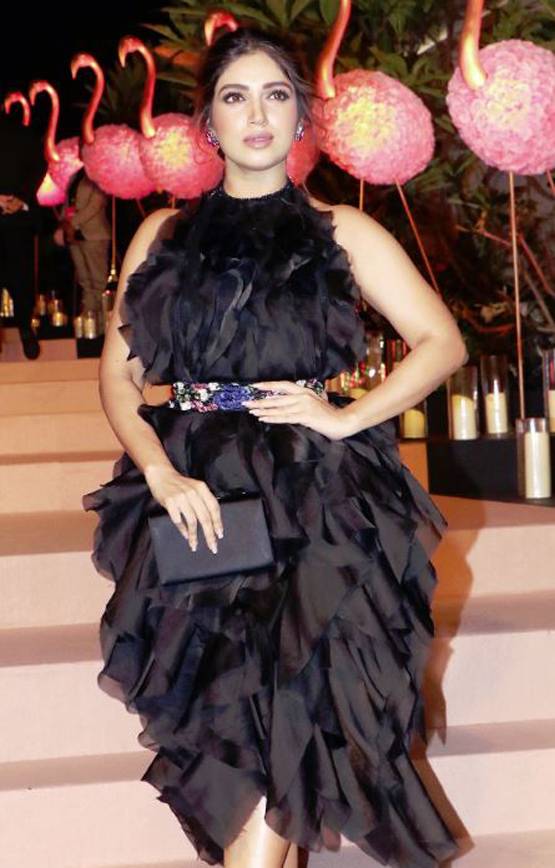 ईशा अंबानी के चैरिटी इवेंट में ग्लैमरस लुक में पहुंचे ये सितारे, Photos