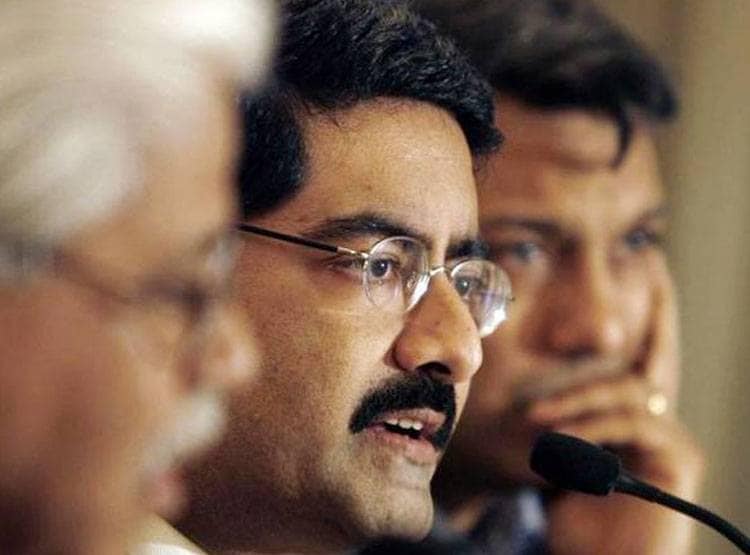 चेयरमैन बिड़ला बोले- सरकार से मदद नहीं मिली तो बंद हो जाएगी वोडा-आइडिया