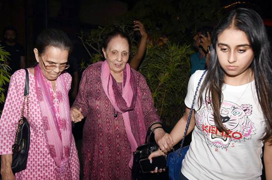 बेटे बॉबी देओल संग नजर आईं धर्मेंद्र की पहली पत्नी, तस्वीरें