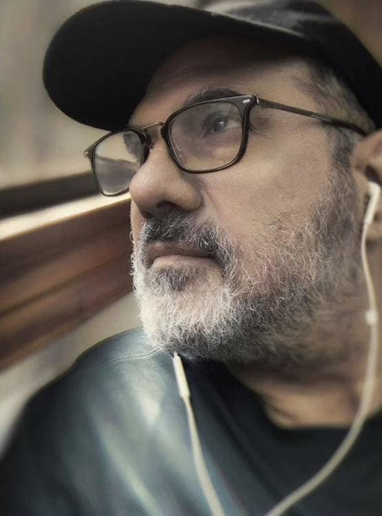 वेटर से फोटोग्राफर फिर एक्टर, ये है बोमन ईरानी के करियर की कहानी