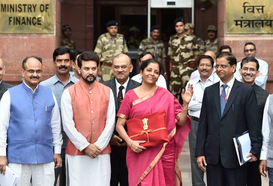 बजट की तैयारी में जुटे निर्मला के सिपहसालार, जानें इन 7 धुरंधरों को