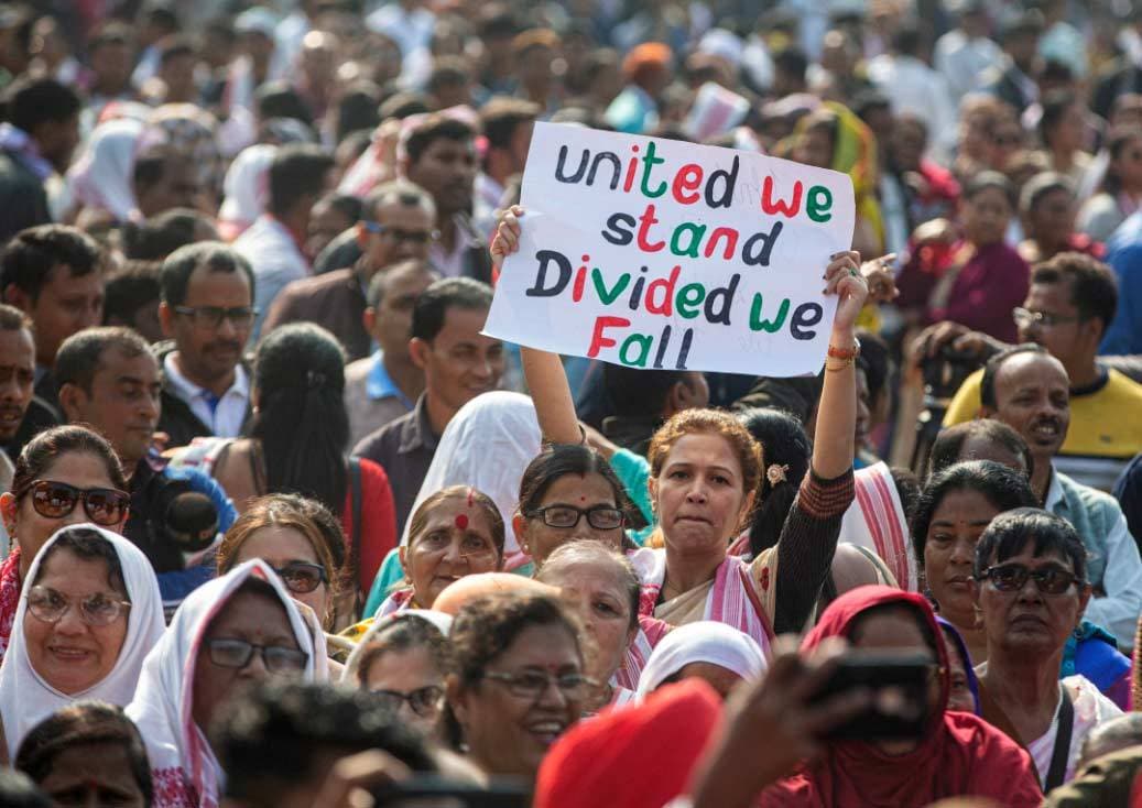 तीखे संदेशों से युवाओं ने किया CAA का विरोध कहा- हम जिंदा कौम हैं साहब