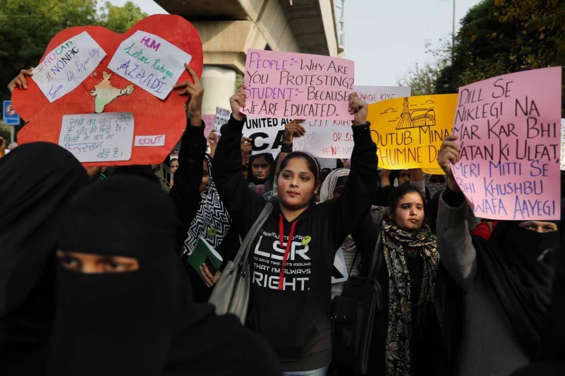 तीखे संदेशों से युवाओं ने किया CAA का विरोध कहा- हम जिंदा कौम हैं साहब