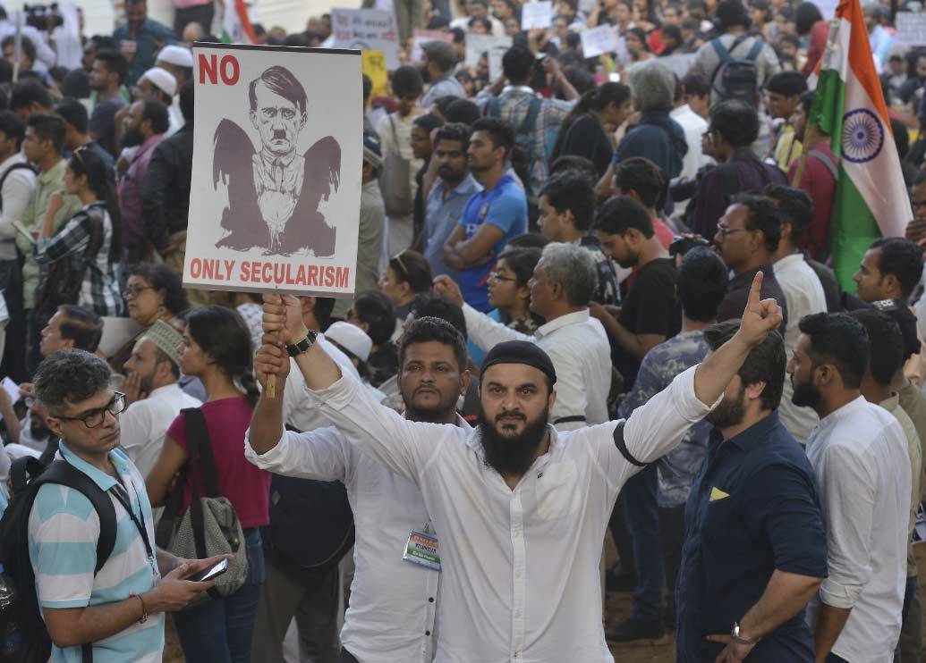 तीखे संदेशों से युवाओं ने किया CAA का विरोध कहा- हम जिंदा कौम हैं साहब