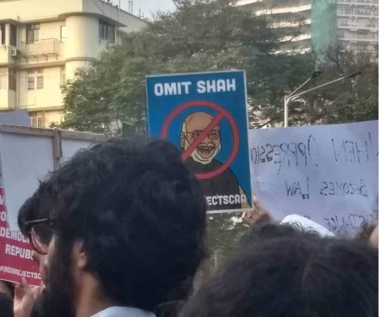 तीखे संदेशों से युवाओं ने किया CAA का विरोध कहा- हम जिंदा कौम हैं साहब