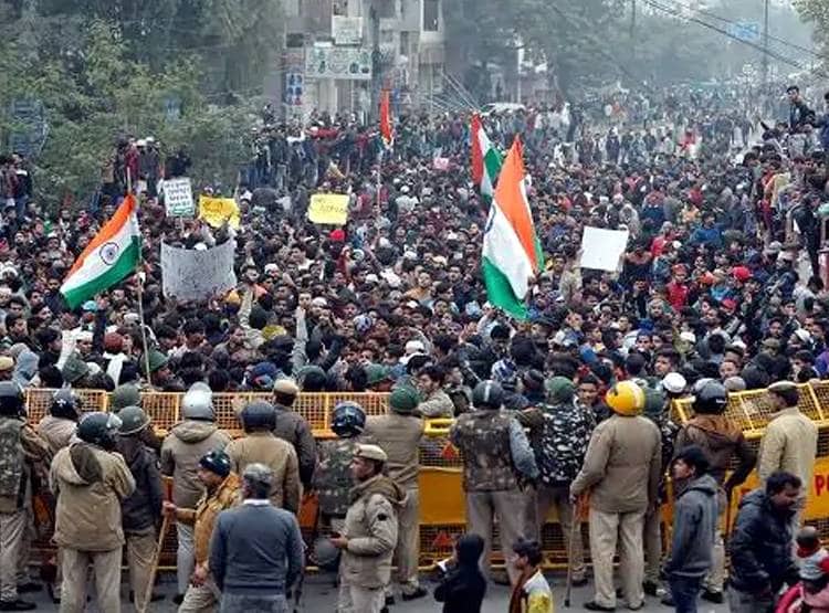 हिंसक प्रदर्शन के बाद अब कैसे हैं सीलमपुर इलाके के हालात, तस्वीरों में देखें