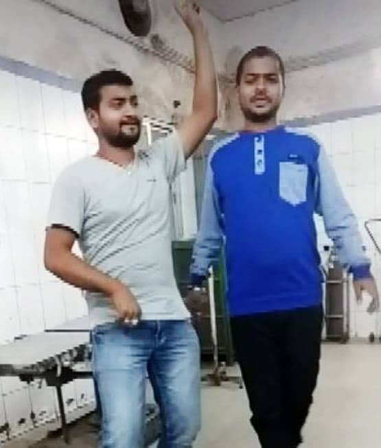 ऑपरेशन थियेटर में अश्लील गाने पर बना रहे थे टिक टॉक वीडियो