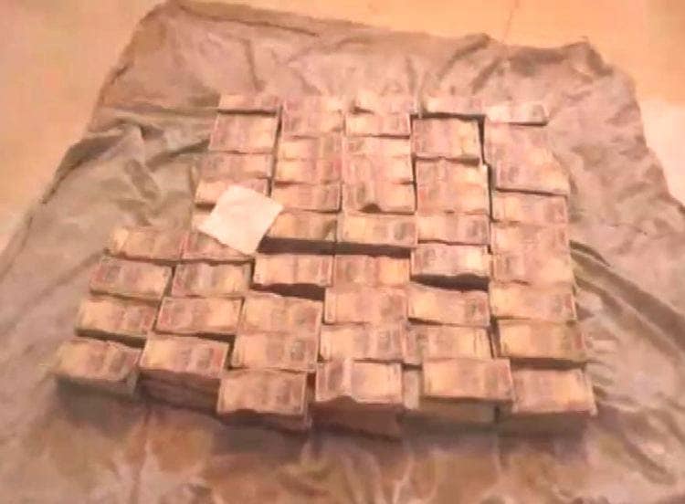 DMK के पूर्व MLA के घर छापा, सीक्रेट कमरे के संदूकों में मिला 'खजाना'