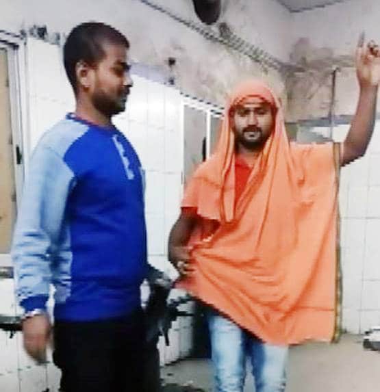 ऑपरेशन थियेटर में अश्लील गाने पर बना रहे थे टिक टॉक वीडियो