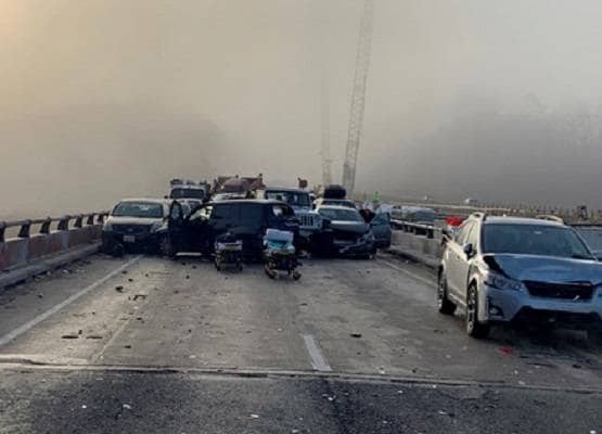 हाइवे पर हुआ भयानक हादसा, एक साथ भिड़ी 60 कारें