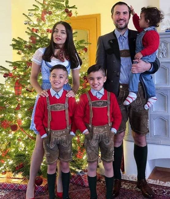 सनी लियोनी से कपूर फैमिली तक, सेलेब्स ने फैमिली संग यूं मनाया क्रिसमस