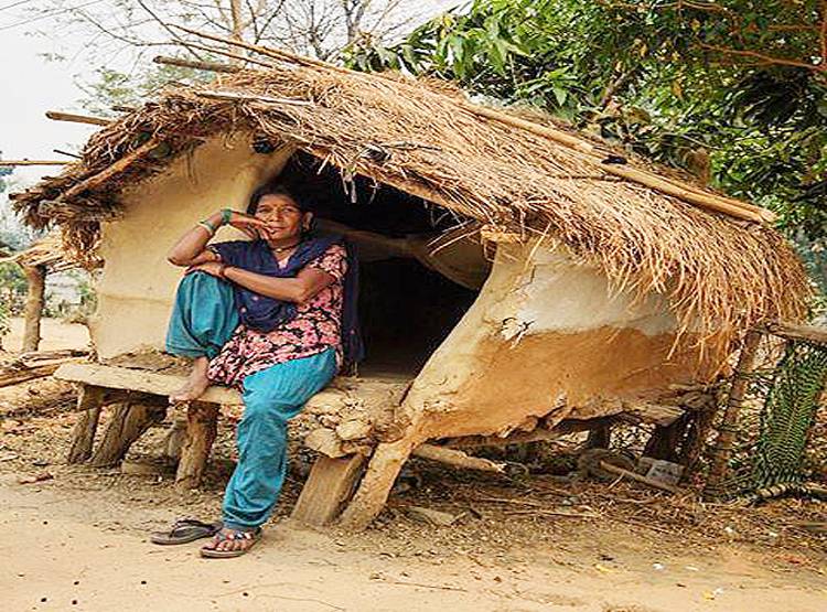 पीरियड्स की भयानक प्रथा, इस देश में घर से बाहर झोपड़ियों में रहती हैं लड़कियां