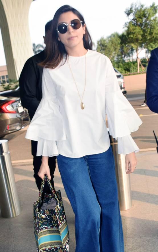 कोहली के रन रिकॉर्ड से ज्यादा है अनुष्का के इस बैग की कीमत